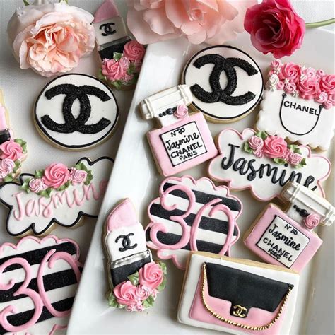 chanel inspired cookies|Chanel themed cookies.